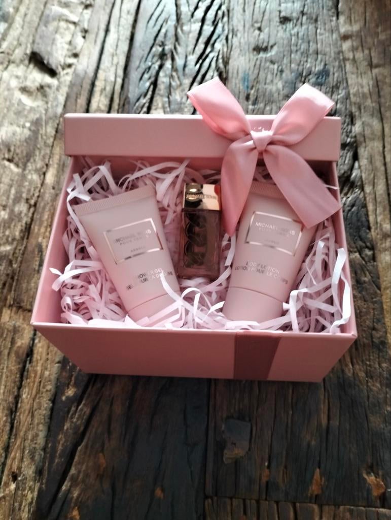 Michael Kors mini parfum, douchegel en bodylotion set, Sieraden, Tassen en Uiterlijk, Uiterlijk | Parfum, Ophalen of Verzenden