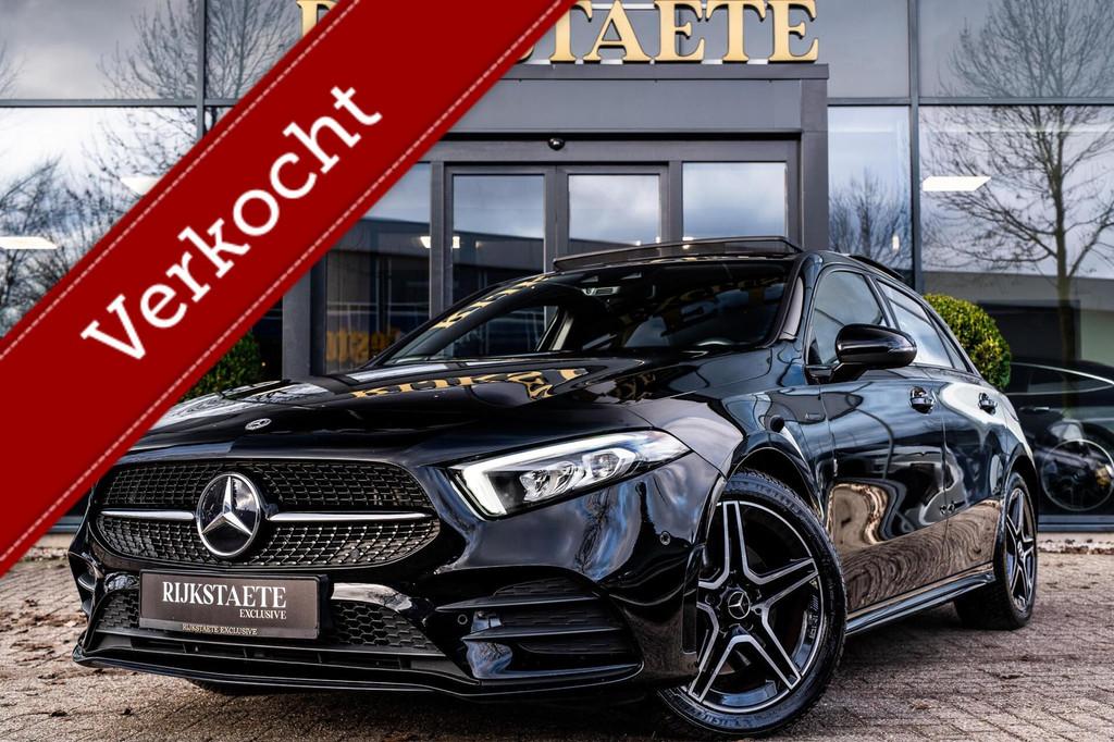 Mercedes A-klasse A250e AMG|PANO|18''|CAMERA|LED|SFEERVERL., Auto's, Gebruikt, 4 cilinders, Adaptive Cruise Control, Alcantara