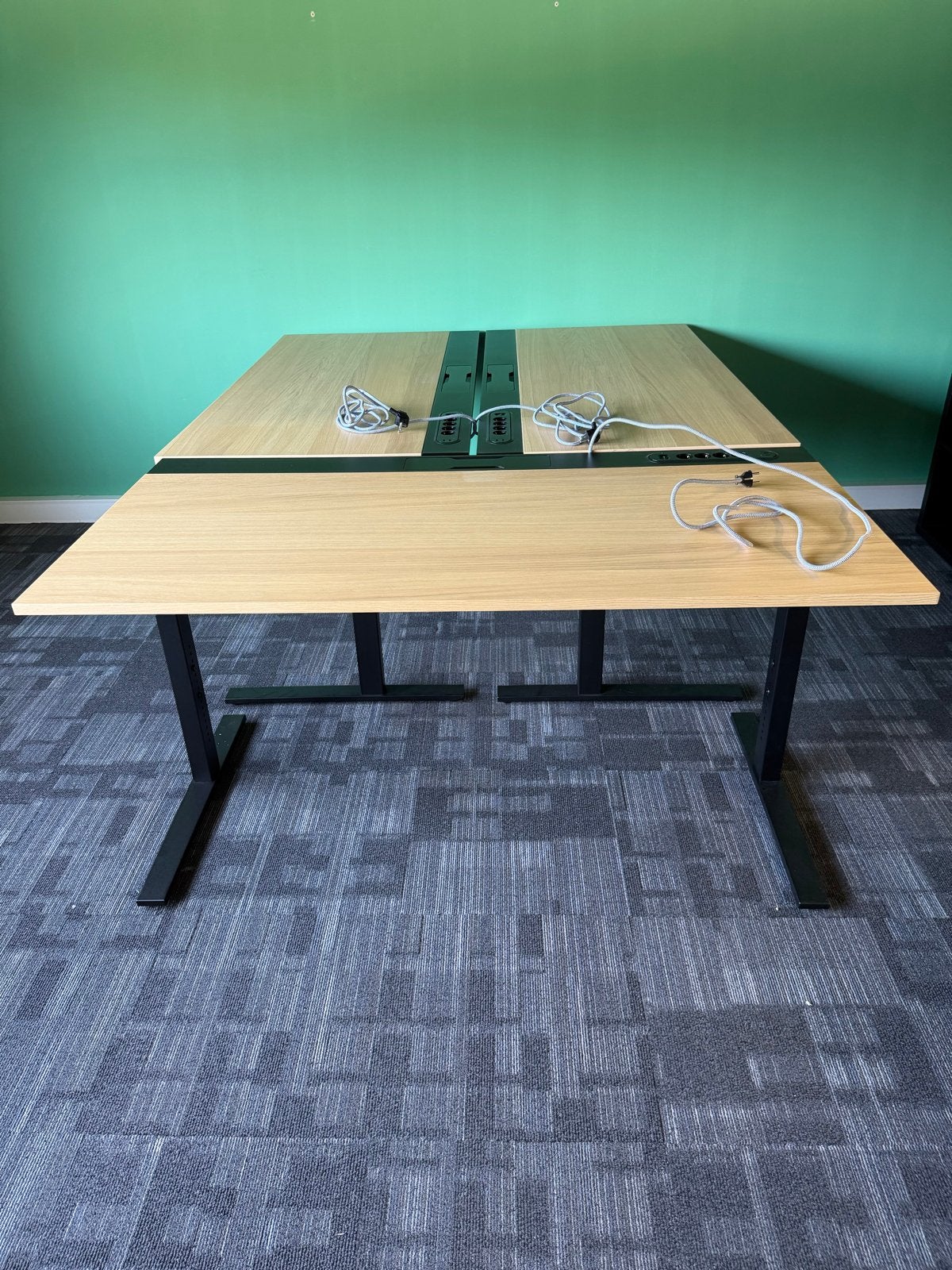 Drie IKEA bureaus, in hoogte verstelbaar, mittzon 160x68, Ophalen, Gebruikt, -, Hout