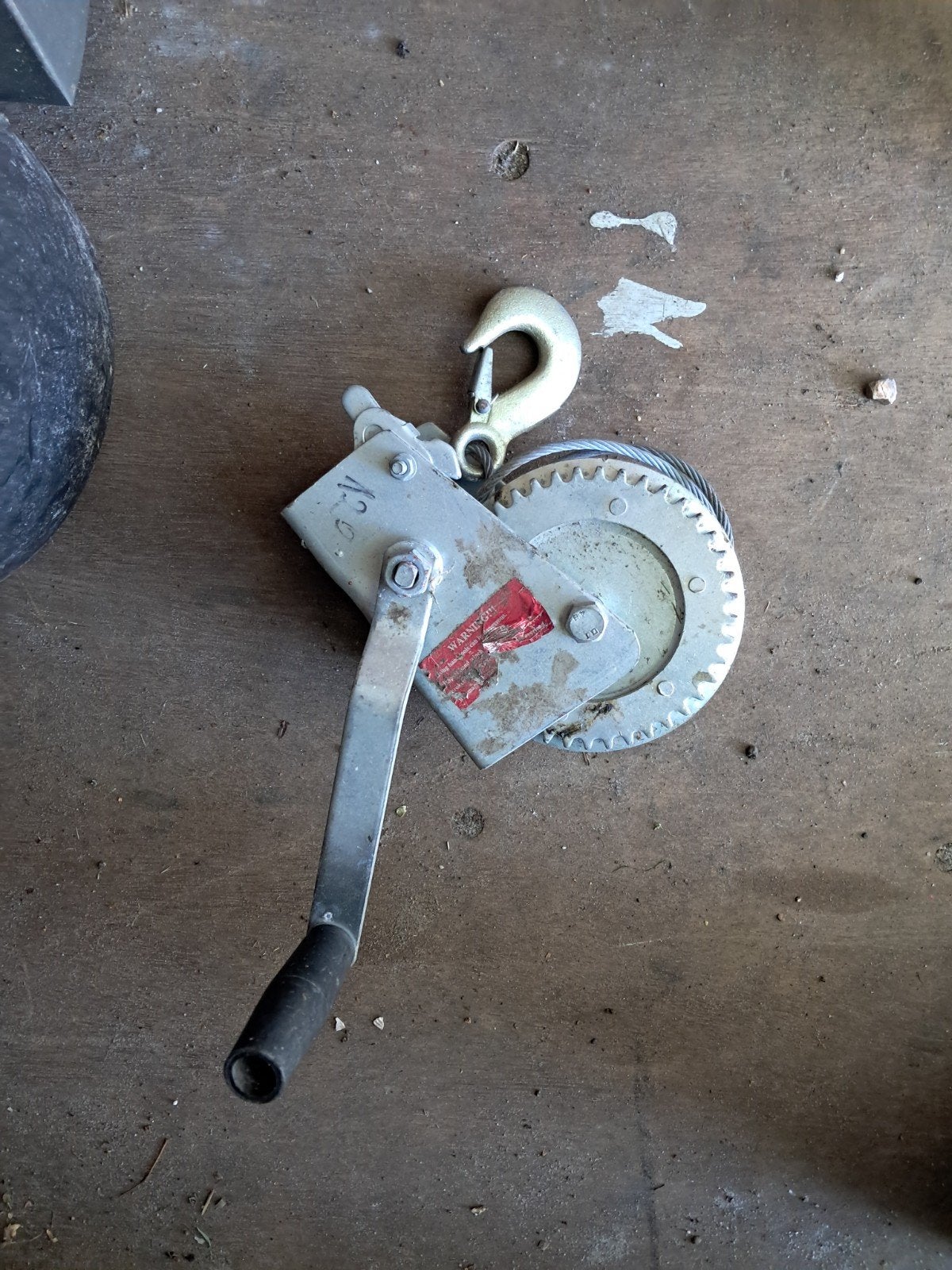 Handlier met staalkabel en haak, Ophalen