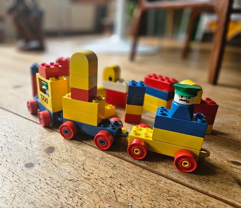 Vintage Duplo Trein met Machinist en Taxi, Inclusief minifiguren, Gebruikt, Ophalen of Verzenden, Duplo