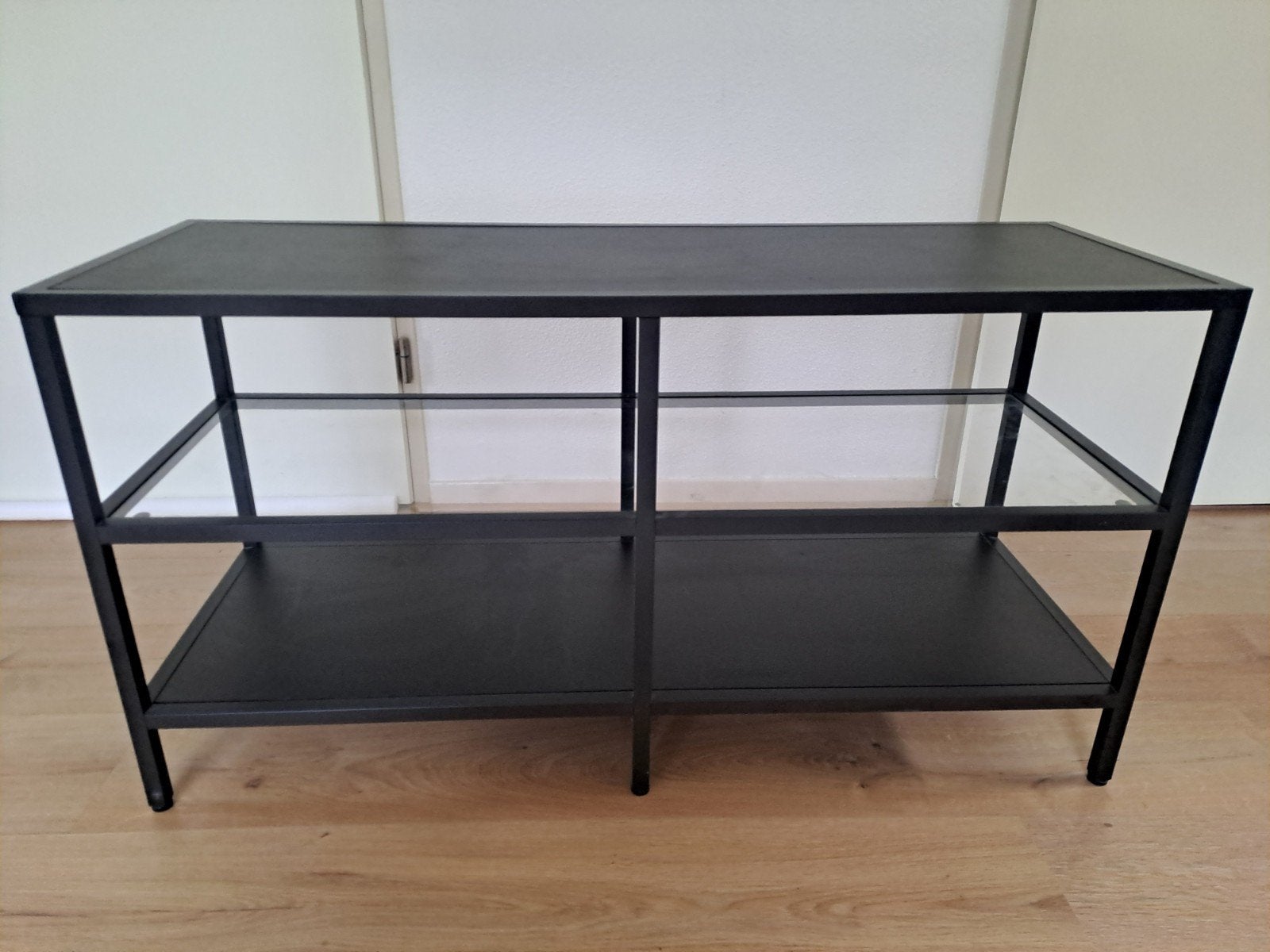 tv tafel , industriële look met glasplaat, Huis en Inrichting, Ophalen, Zo goed als nieuw, Rechthoekig