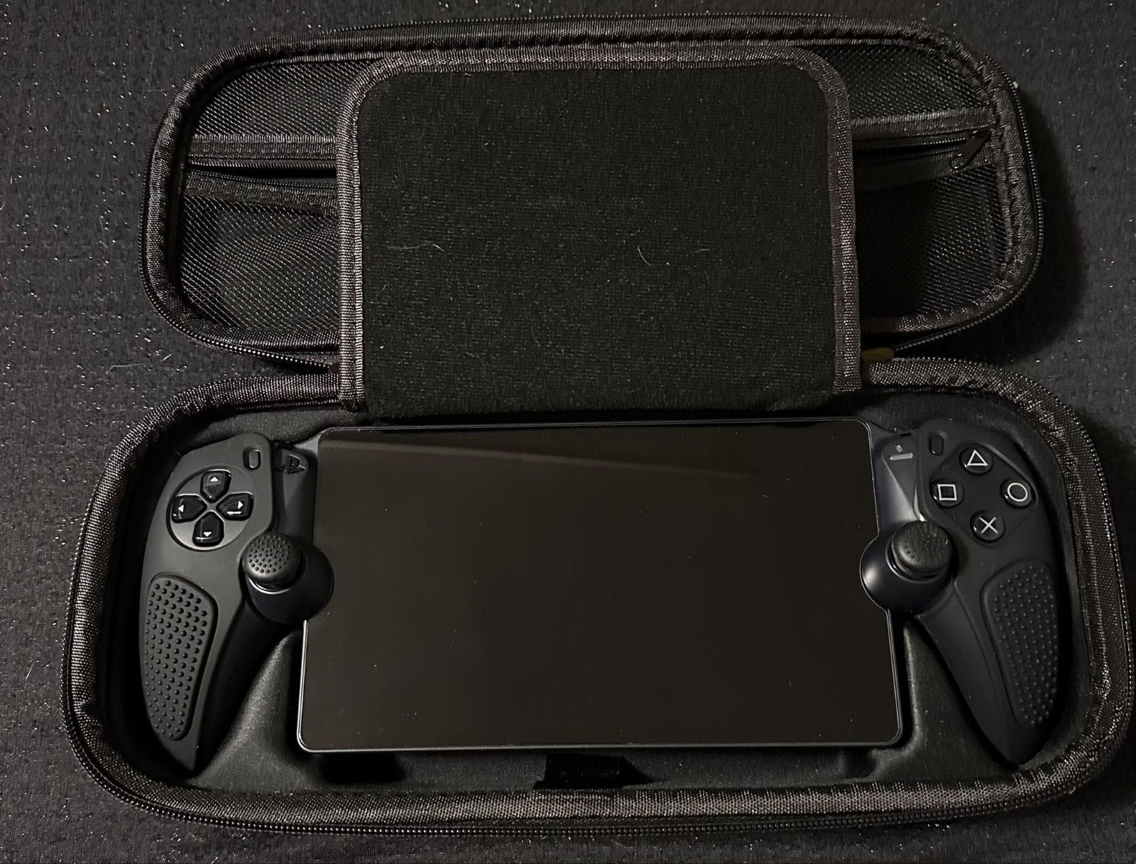 PlayStation Portal Remote Player met beschermhoes, Spelcomputers en Games, Ophalen of Verzenden, Zo goed als nieuw, Met beschermhoes of tas