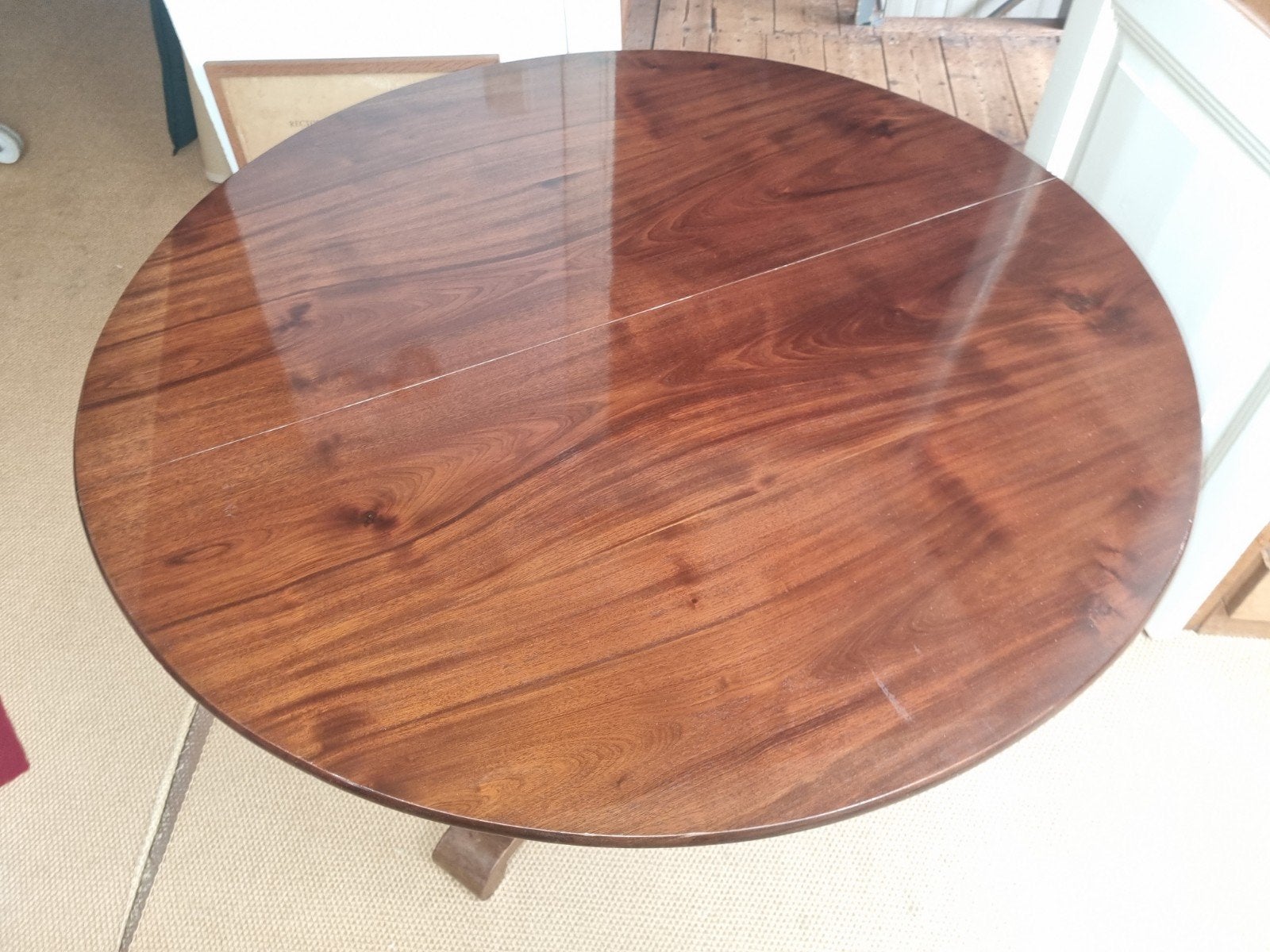 Antieke ronde eettafel mahoniehout. Doorsnede 110 cm., Ophalen