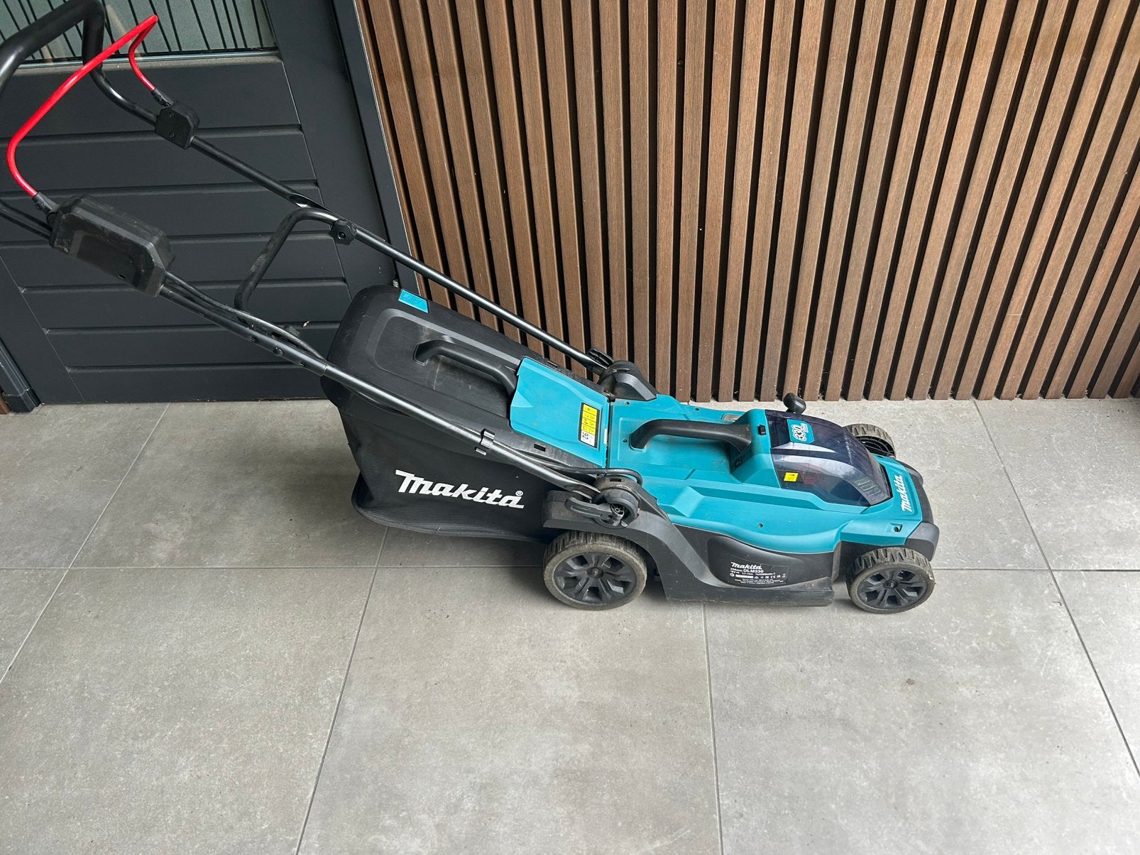 Makita DLM330 accu grasmaaier 33cm 18V, Tuin en Terras, Ophalen, Cirkelmaaier, Mulchfunctie, Accu-grasmaaier