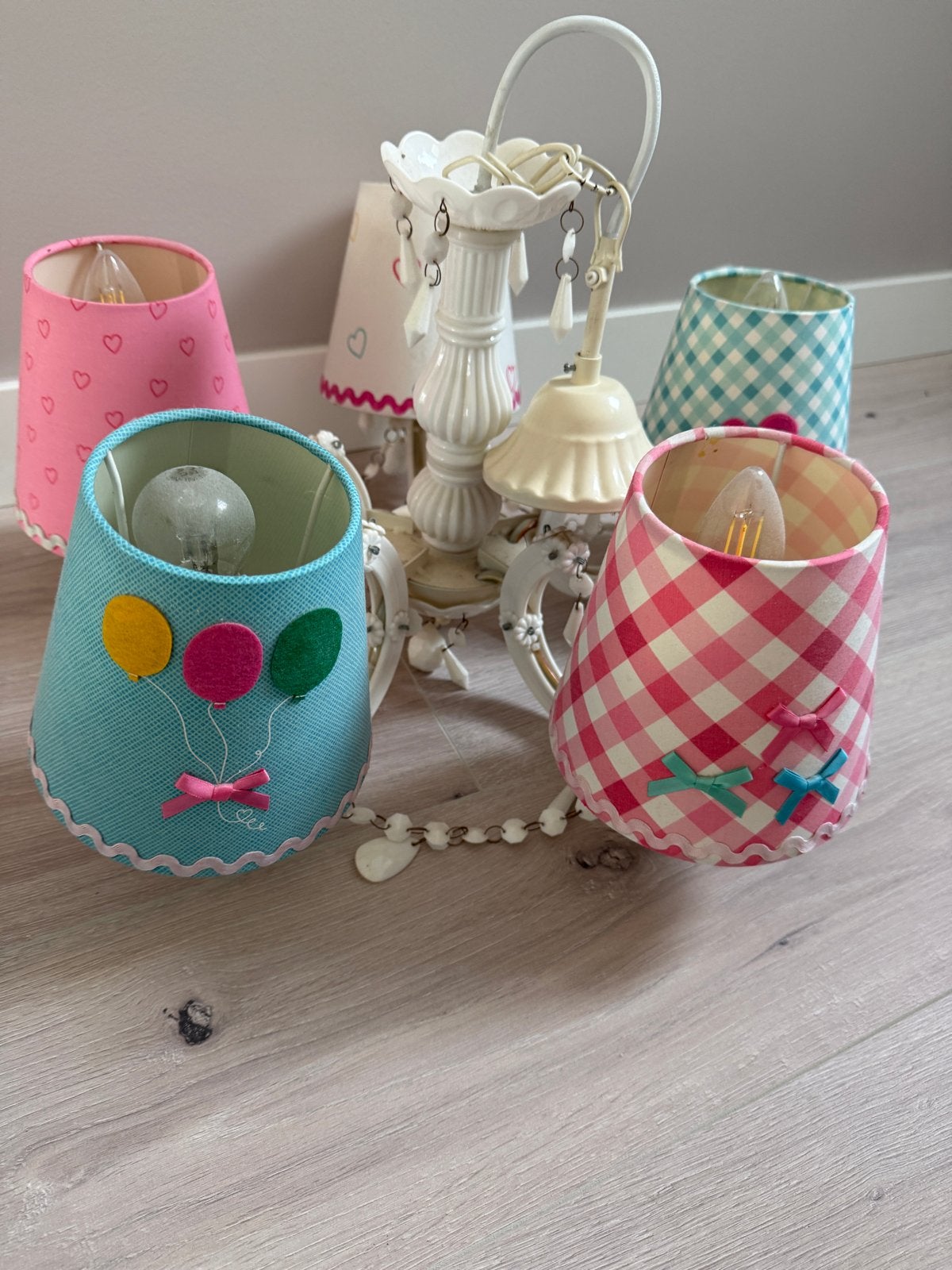 Lief! Lifestyle Kinderkamer Kroonluchter met 5 Lampenkappen, Gebruikt, Lief! Lifestyle, Ophalen of Verzenden, Meerkleurig