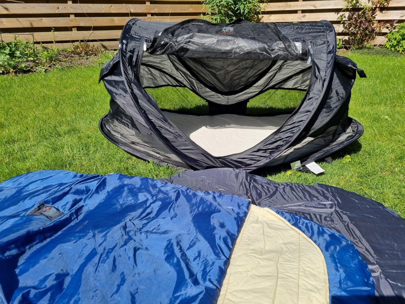 Deryan peutertent de luxe met slaapzak, Caravans en Kamperen, Ophalen, Zo goed als nieuw, Tot en met 2