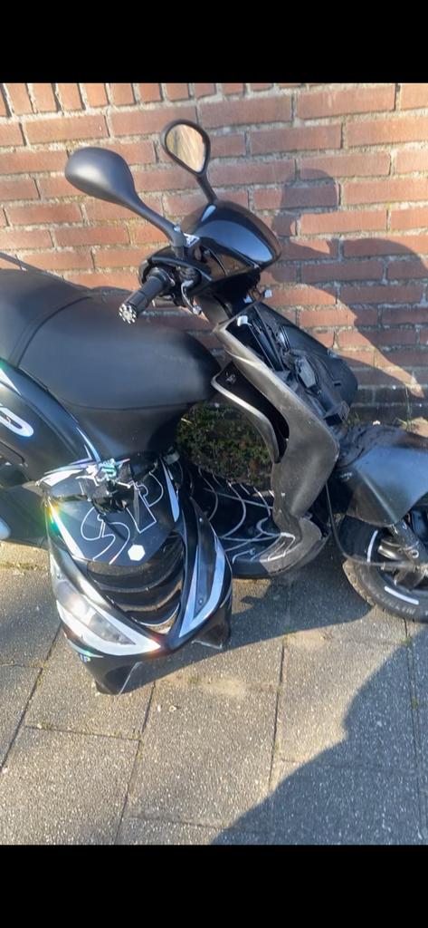 piaggio zip 70cc 2takt ongeluk!, Fietsen en Brommers, Ophalen, Zo goed als nieuw, Tweetakt, Zip