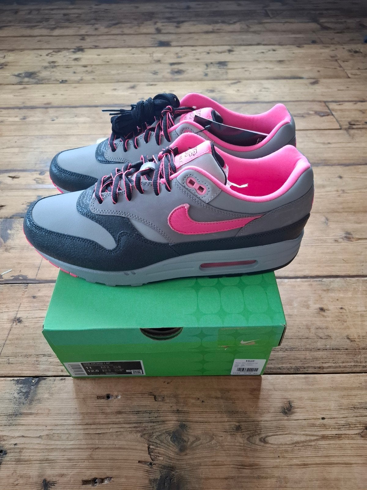Nike Air Max 1 HUF PINK POW Maat 45, Overige kleuren, Nike, Nieuw, Ophalen of Verzenden