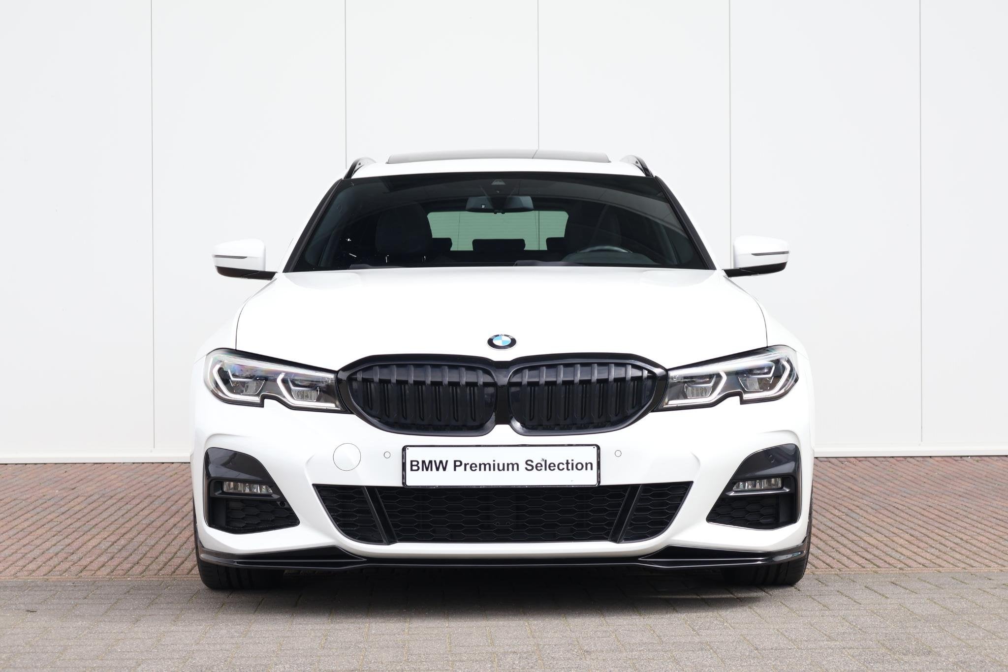 BMW 3-serie Touring 318i Business Edition Plus / M-Sportpakk, Automaat, Wit, 3-Serie, 84 €/maand