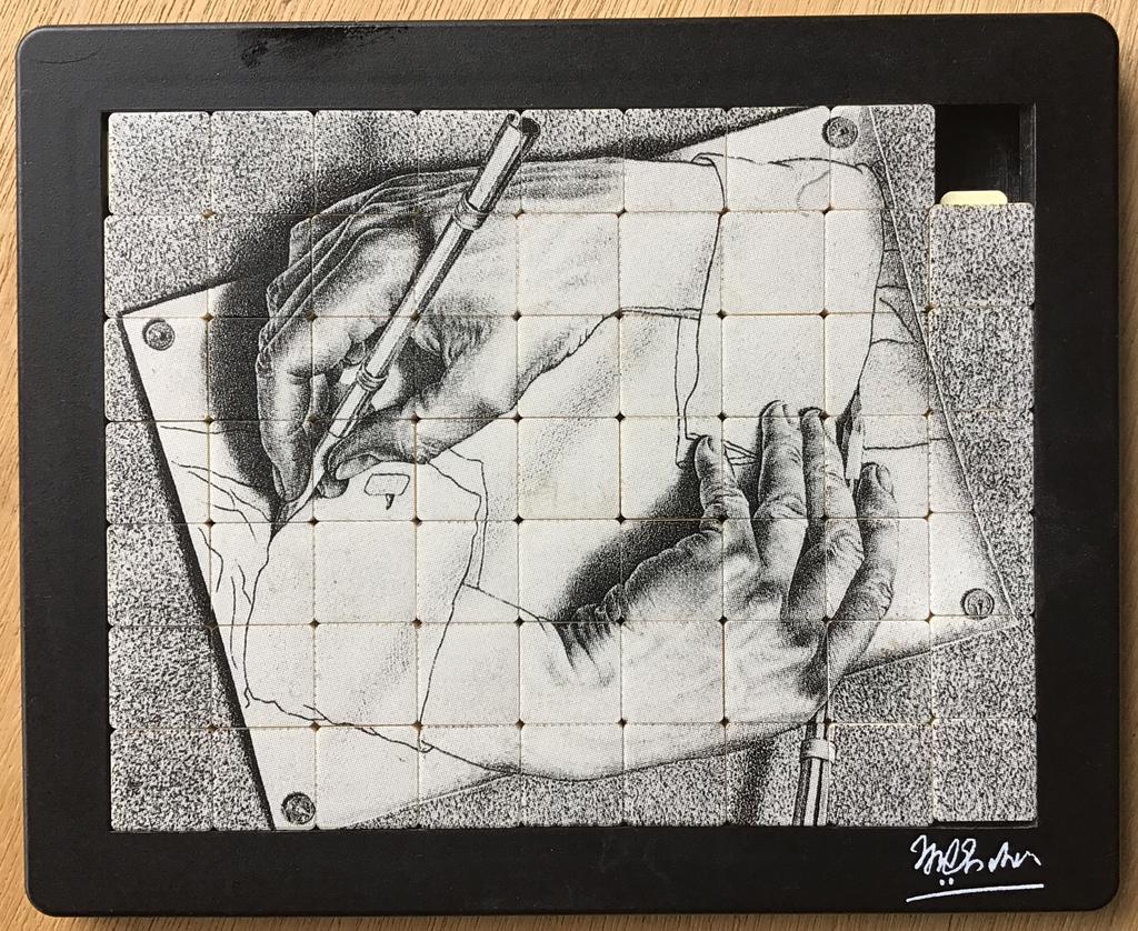 M.C. Escher schuifpuzzel Drawing Hands / Tekenen - ZGAN, Ophalen of Verzenden, Minder dan 500 stukjes, Zo goed als nieuw, Overige typen