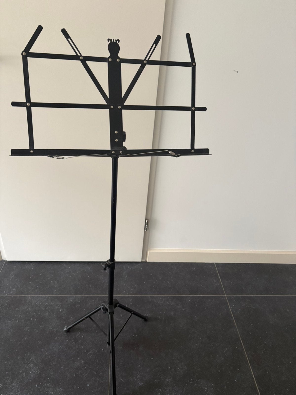 Puntgave muziekstandaard, Ophalen, Zo goed als nieuw