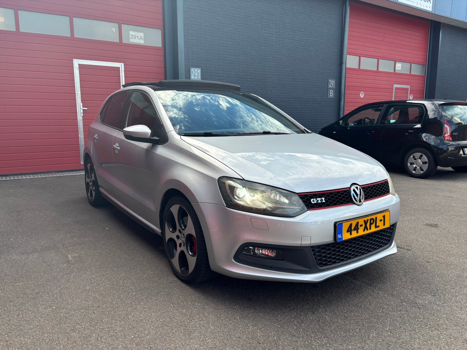 Volkswagen Polo 1.4 TSI 132KW DSG 2012/Pano/Leer/Nieuwstaat!, Auto's, Voorwielaandrijving, Dealer onderhouden, 1169 kg, Zwart