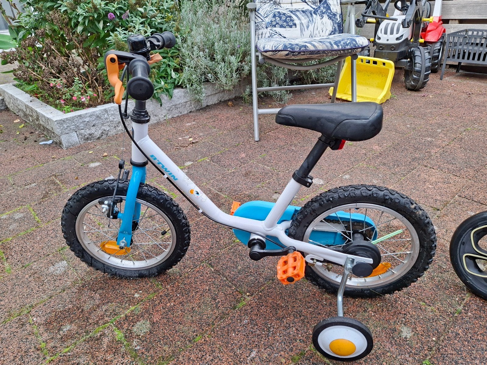 B'Twin kinderfiets 14 inch met zijwieltjes, Ophalen, Zijwieltjes, Gebruikt, Velgrem