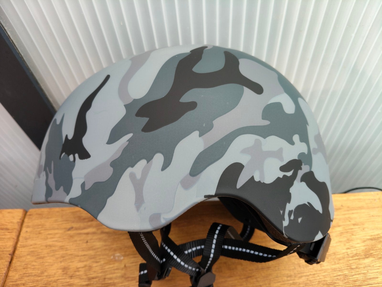 Melon fietshelm Urban Active camouflage xl/xxl zwart grijs, Fietsen en Brommers, Fietsaccessoires | Fietshelmen, Ophalen of Verzenden