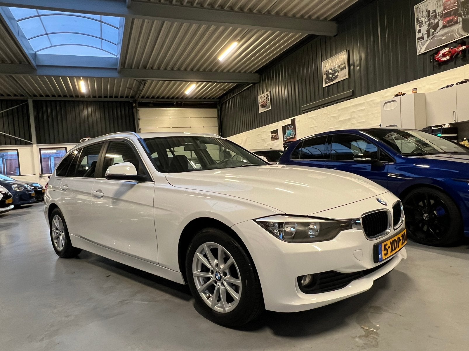 BMW 3-Serie 1.6 316i Touring AUTOMAAT NAP NAVI CRUISE, Auto's, Automaat, 4 cilinders, 1445 kg, Wit