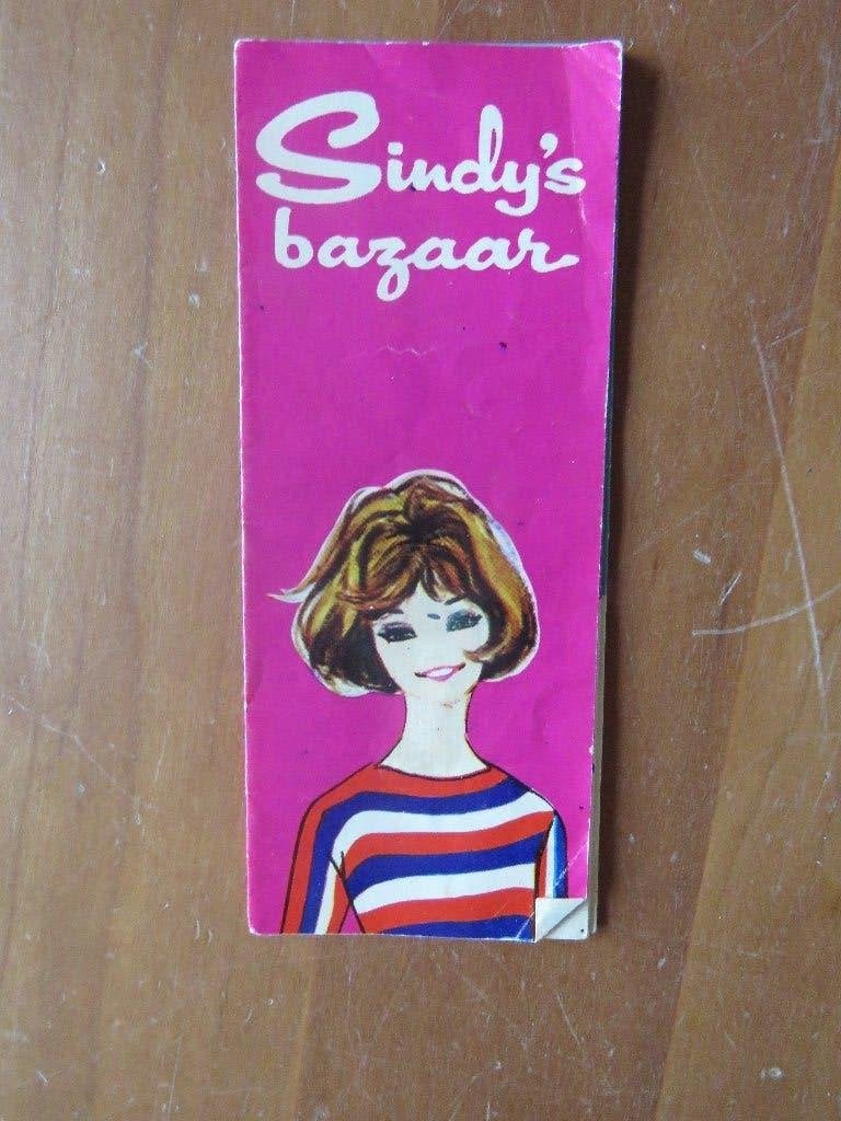 vintage sindy booklet poppen, Verzamelen, Ophalen of Verzenden, Gebruikt, Overige typen