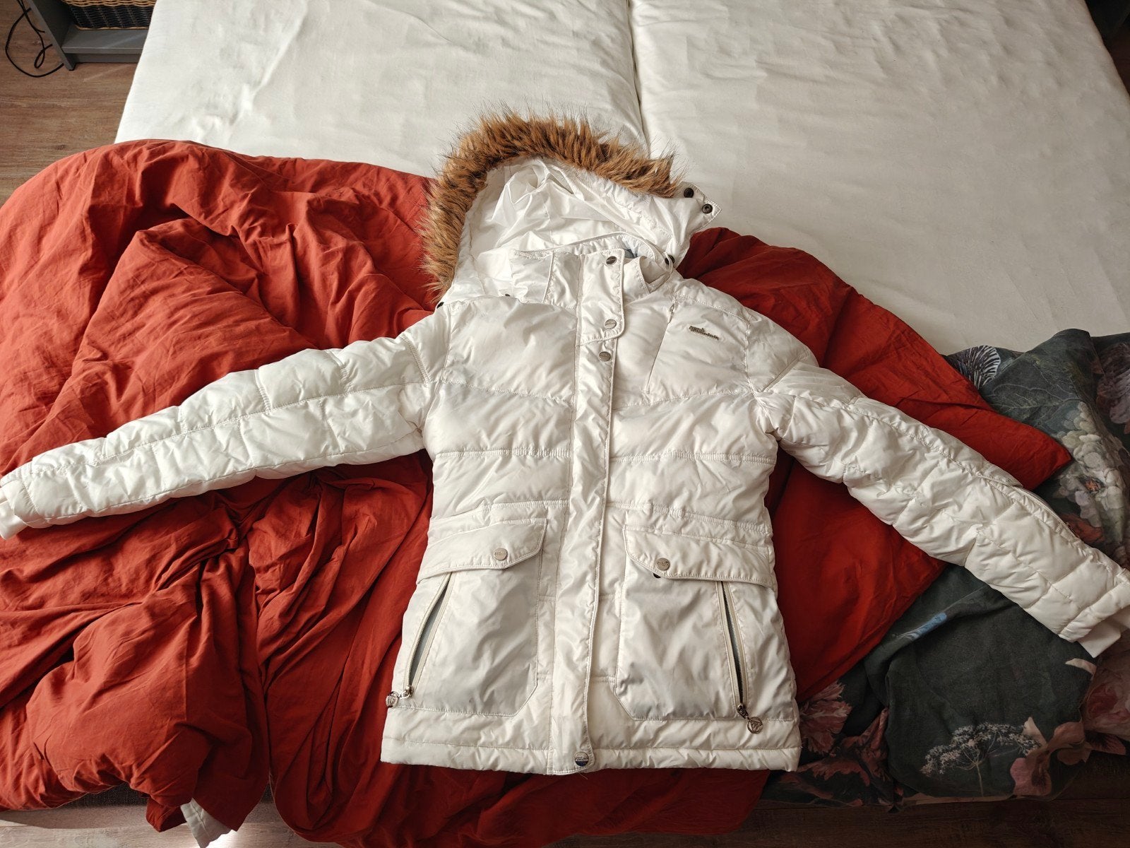 Witte ski-jas peak mountain met afneembare capuchon, Kleding | Dames, Wintersportkleding, Ophalen, Mountain peak, Jack, Maat 36 (S)