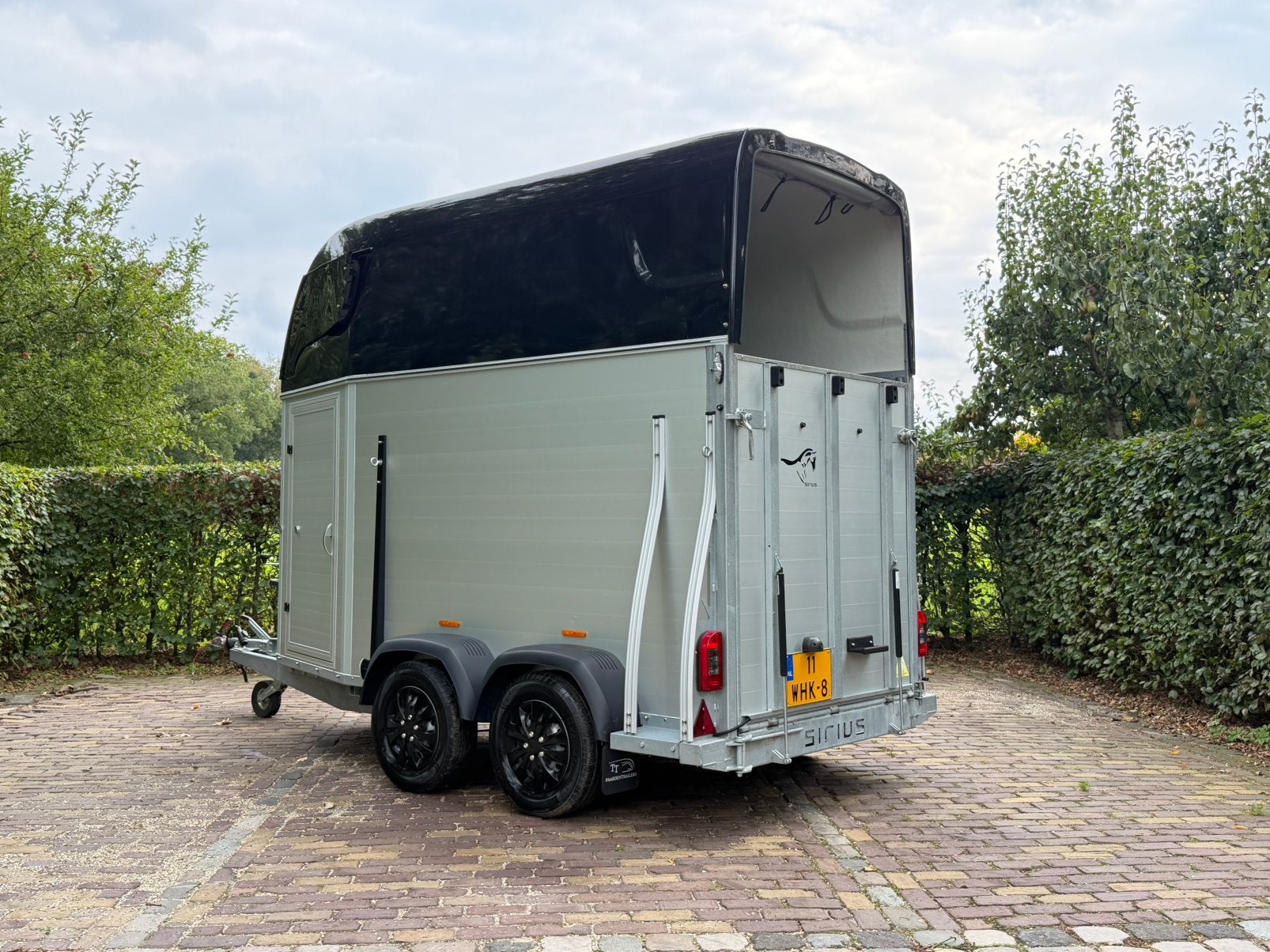 Nieuwstaat sirius s45 vol aluminium met Zadelkamer, 2023, Ophalen, Aluminium, Zo goed als nieuw, Info@ttpaardentrailers.nl