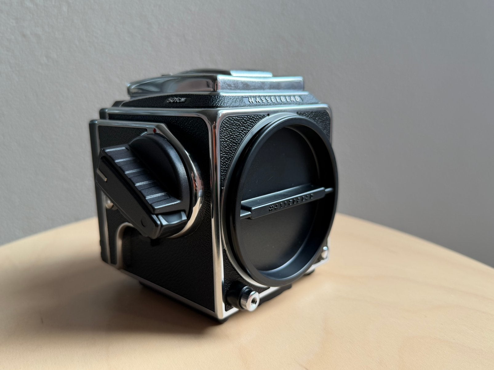 Nieuwstaat Hasselblad 501CM Camera Body 501 CM, Audio, Tv en Foto, Fotocamera's Analoog, Ophalen of Verzenden, Zo goed als nieuw