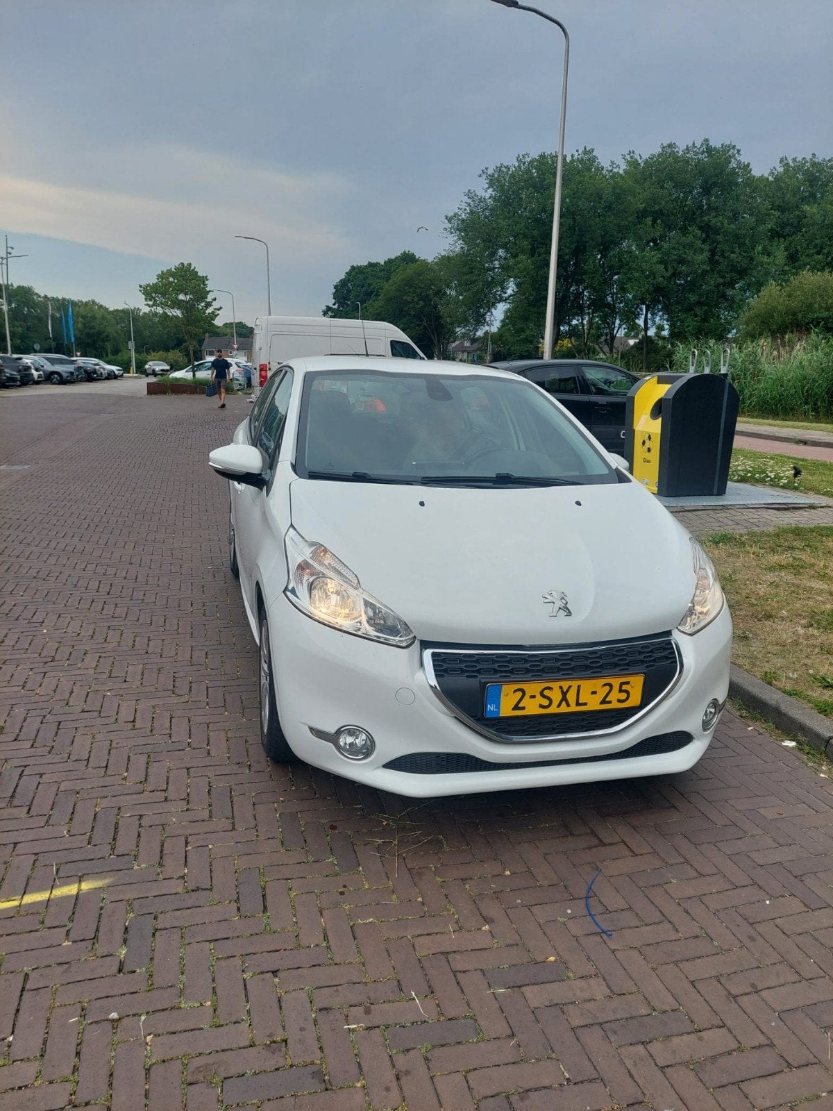 Peugeot 208 1.2 VTI 60KW/82PK 5-D 2014 Wit, Auto's, Peugeot, Voorwielaandrijving, Euro 5, Stof, 1199 cc