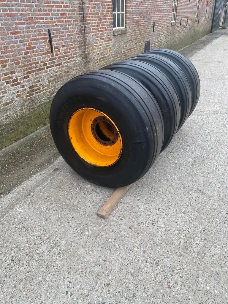 Michelin 18R22.5, Zakelijke goederen, Agrarisch | Onderdelen | Banden, Velgen en Assen, Ophalen