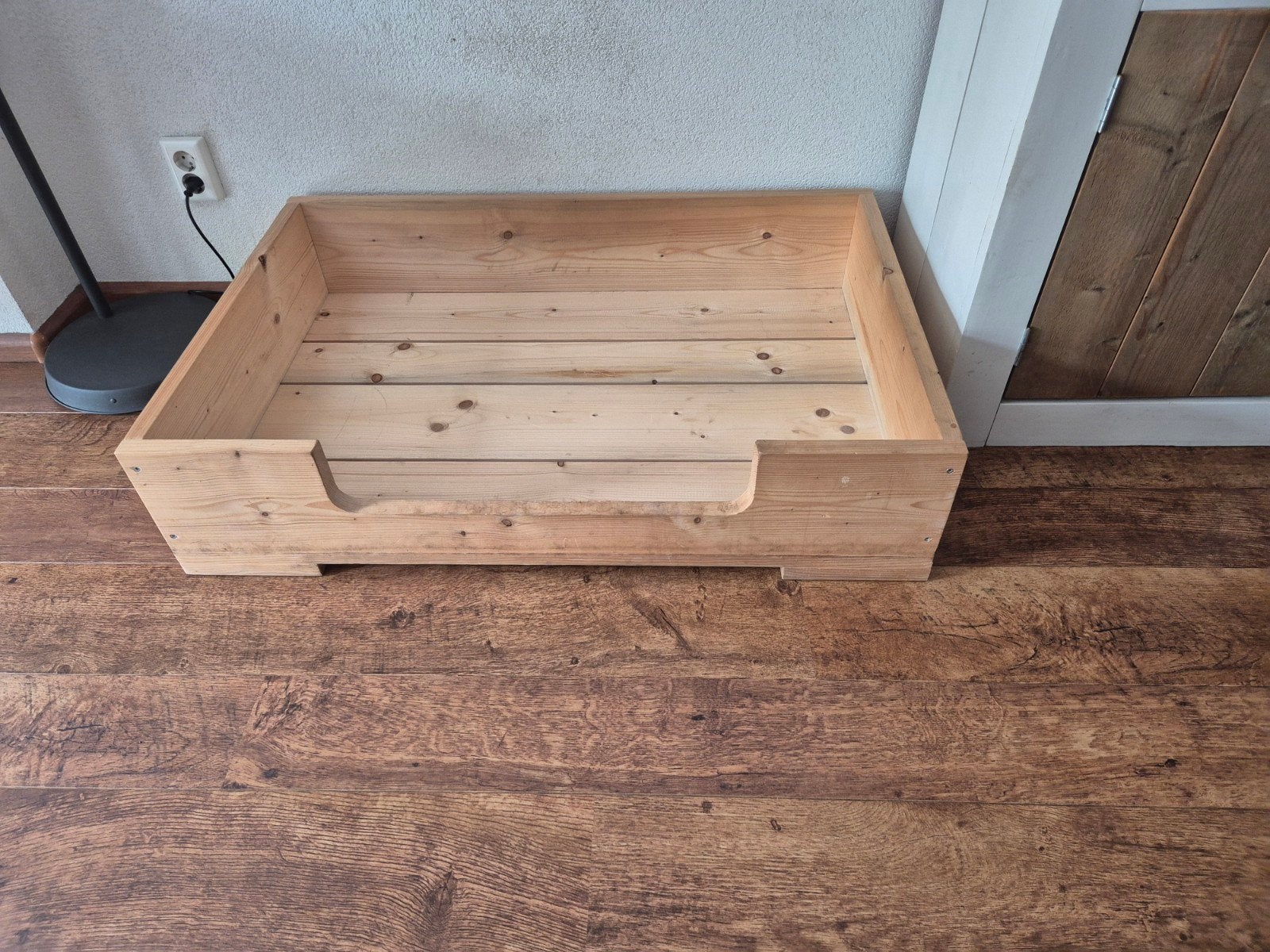 Gebruikte steigerhouten hondenmand (opknapper), Ophalen, Gebruikt, 110 cm of meer