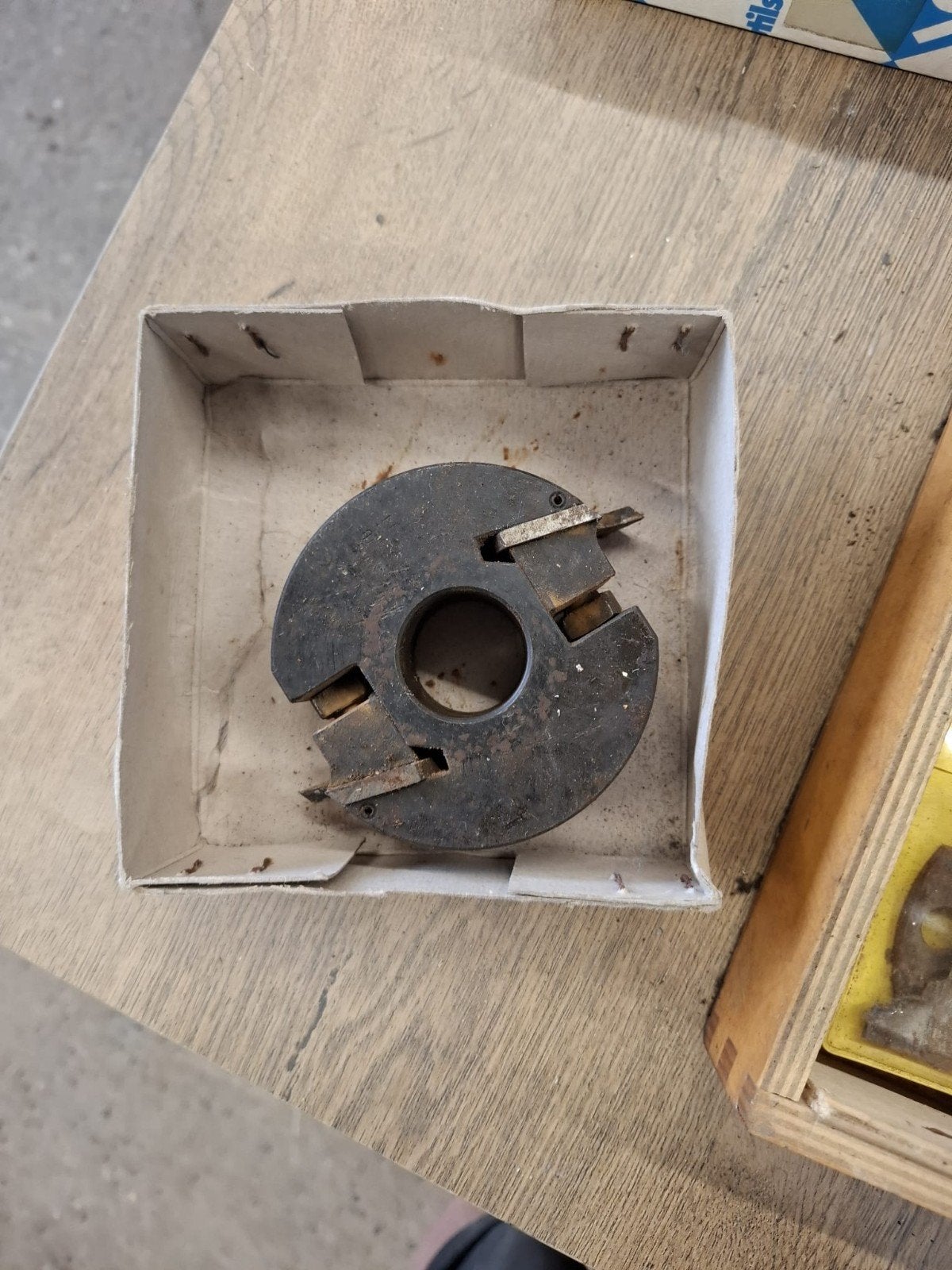 Diverse beitels en frezen set in houten kist, Ophalen of Verzenden, Gebruikt, Overige soorten