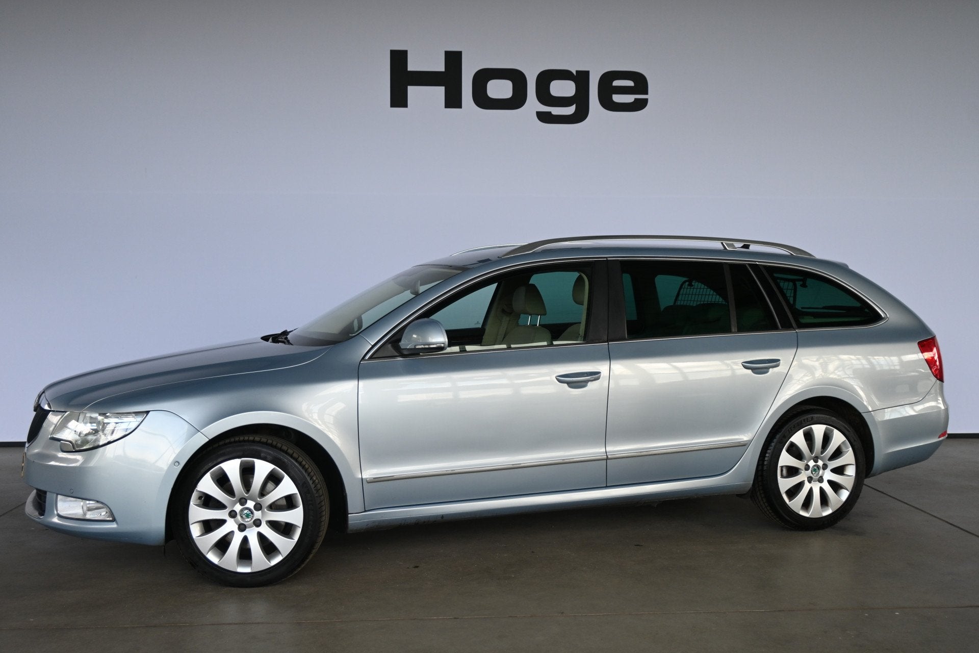 Skoda Superb Combi 1.8 TSI Elegance Business Line Automaat N, Gebruikt, 4 cilinders, Met garantie (alle), 1445 kg