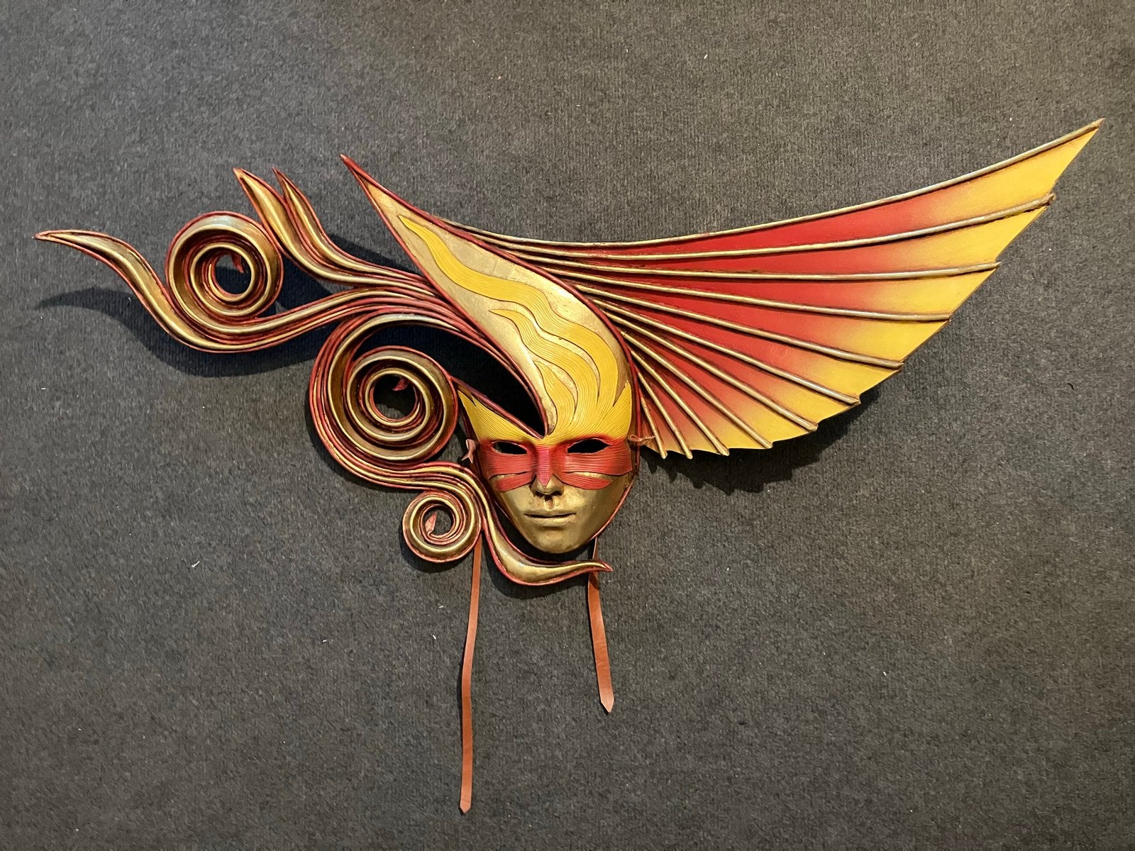 Venetiaans masker met vleugels en krullen, Ophalen of Verzenden, Wanddecoratie, Meerkleurig, Overige materialen