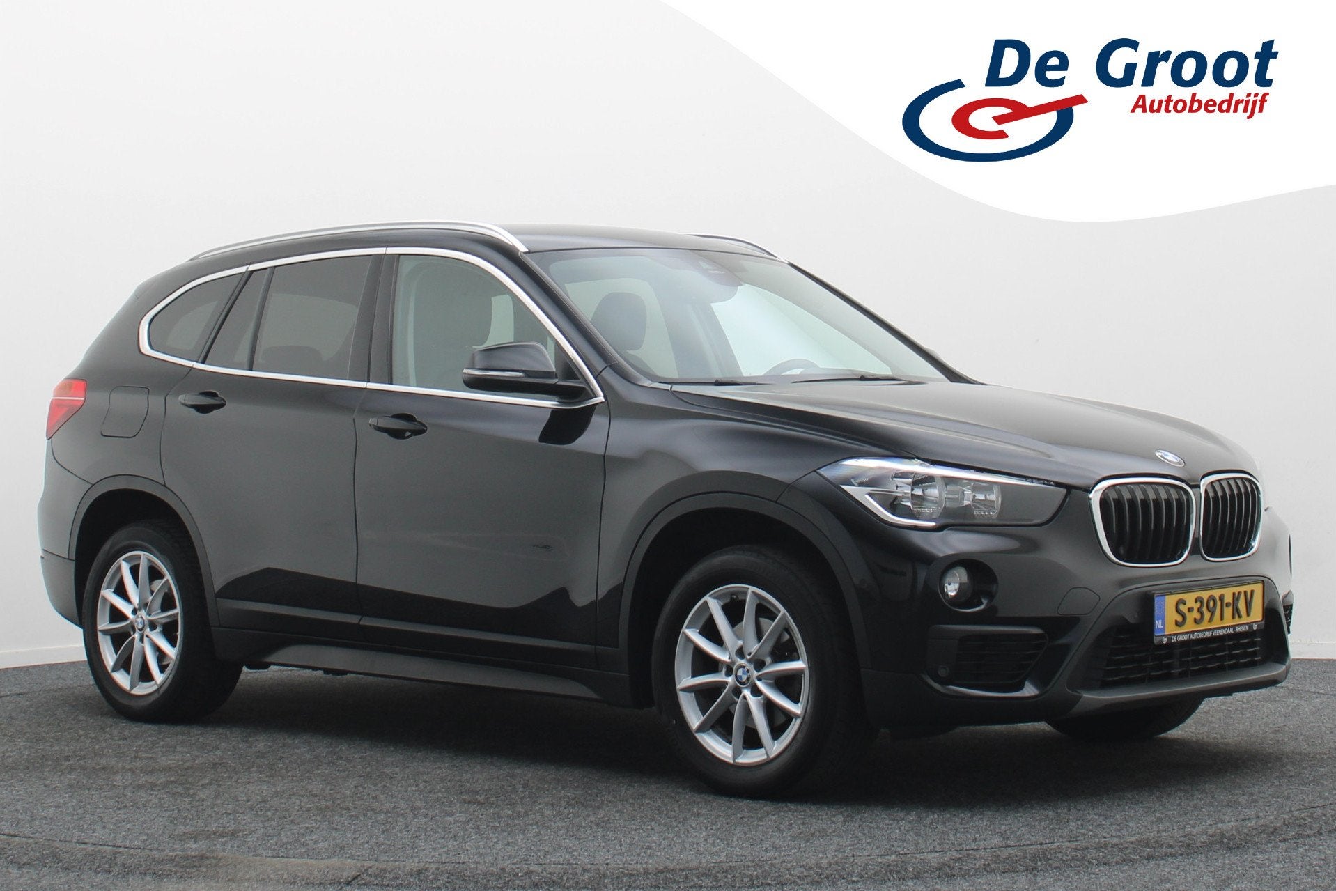BMW X1 sDrive16d High Executive Leer, Navigatie, Bluetooth,, Auto's, Dealer onderhouden, Gebruikt, 116 pk, Zwart