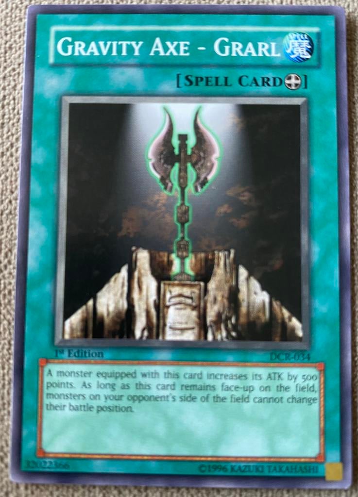 Yu-Gi-Oh! Gravity Axe - Grarl DCR 1st Edition !, Ophalen of Verzenden, Zo goed als nieuw, Losse kaart