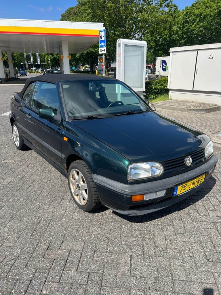 Volkswagen Golf 1.8 Cabriolet  NIEUWE APK TOT 28-5-2027, Auto's, Voorwielaandrijving, Stof, 74 pk, Zwart