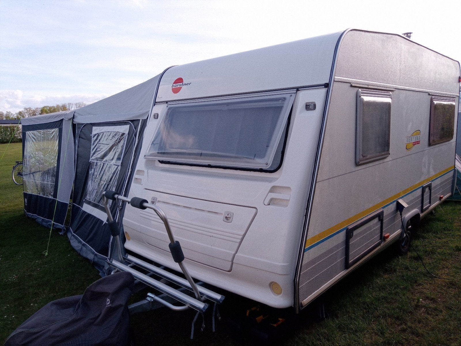 Burstner Fun 420 - tent+luifel in nieuwstaat, Koelkast, Vast bed, Treinzit, Particulier