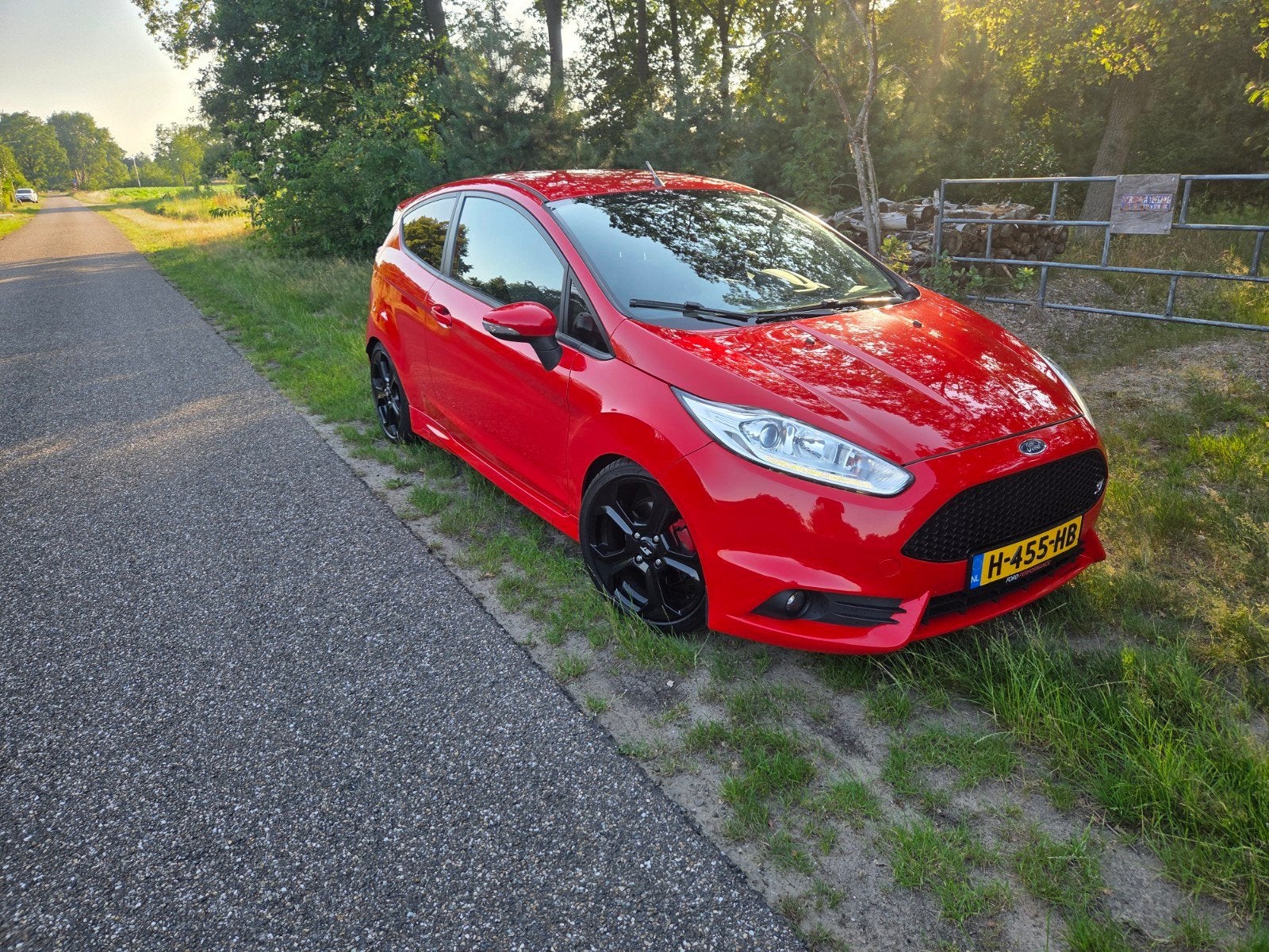 Ford Fiesta st 1.6 turbo 2013 Rood, Auto's, Ford, Voorwielaandrijving, 1596 cc, 1063 kg, 4 cilinders