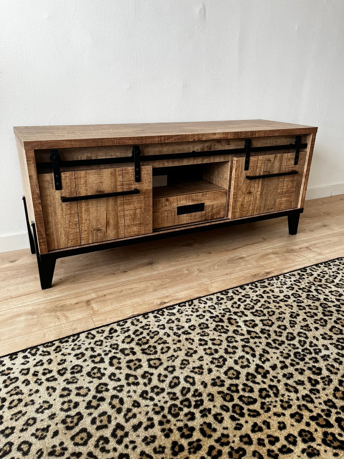 Tv meubel te koop, Ophalen, 150 tot 200 cm, Zo goed als nieuw, Minder dan 100 cm