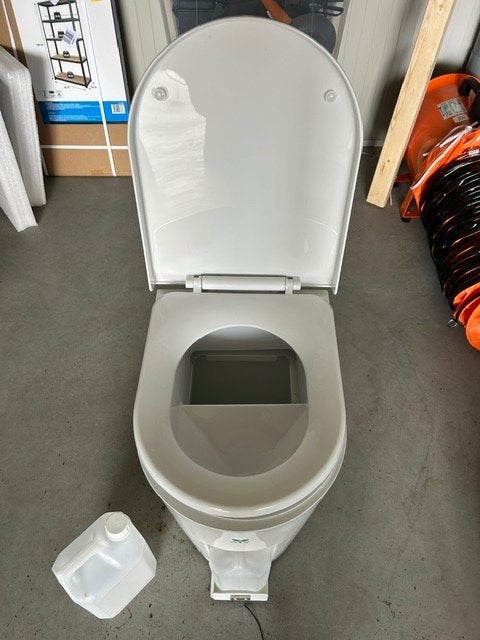 Foto 2 van ATY scheidibgs campertoilet zgan