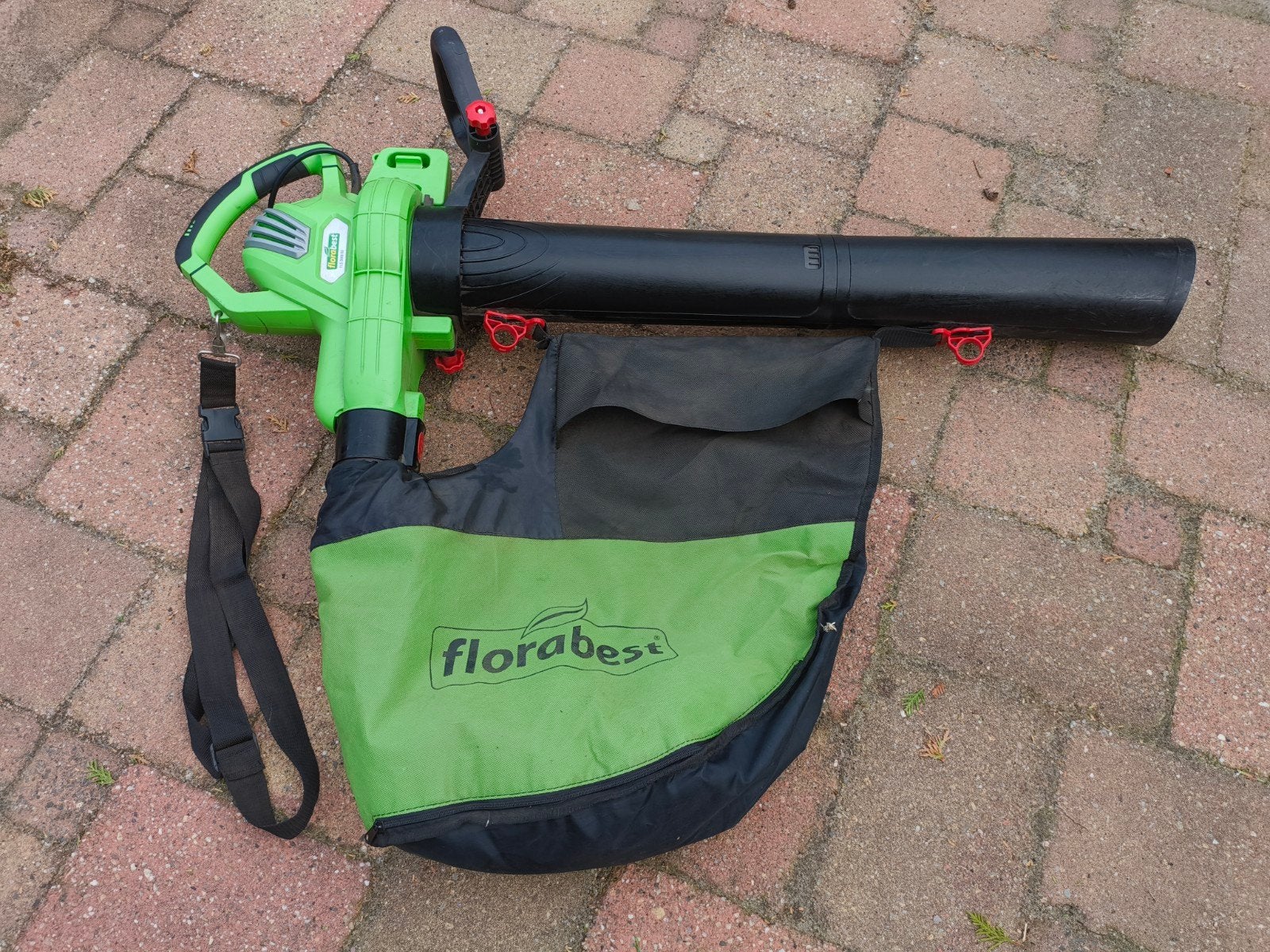 Florabest FLS 3000 B3 Bladblazer Zuig en Versnipperfunctie, Ophalen, Gebruikt, Handgedragen, Elektrisch