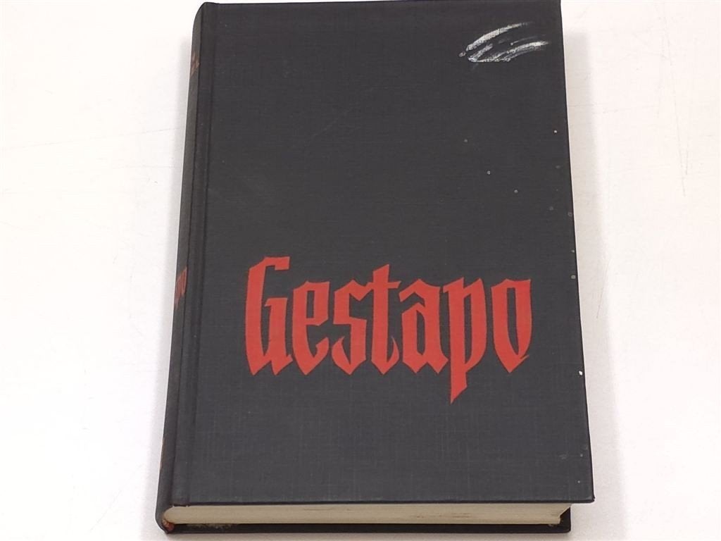 Gestapo — Sven Hassel, Oorlogsroman WOII 1969, Ophalen of Verzenden, Tweede Wereldoorlog, Gelezen, Overige onderwerpen