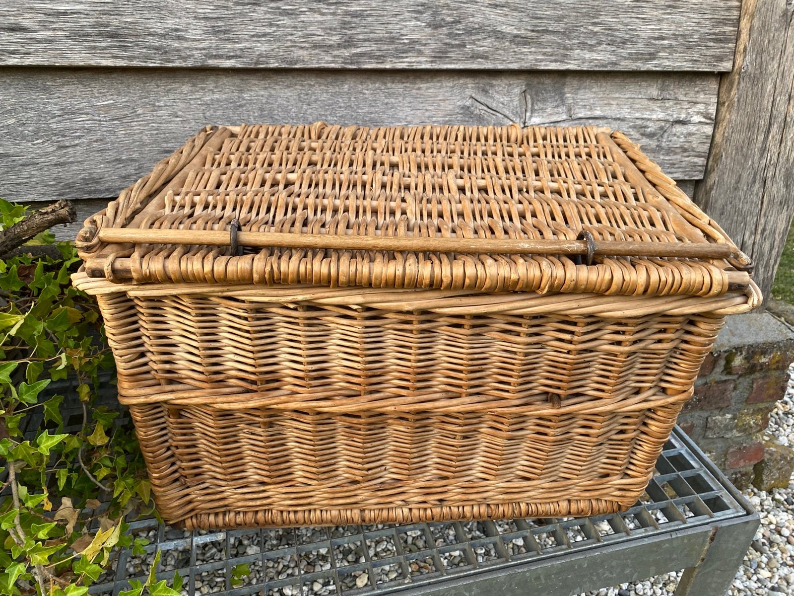 Brocante oude Franse koffer/mand van riet, Antiek en Kunst, Antiek | Woonaccessoires, Ophalen of Verzenden