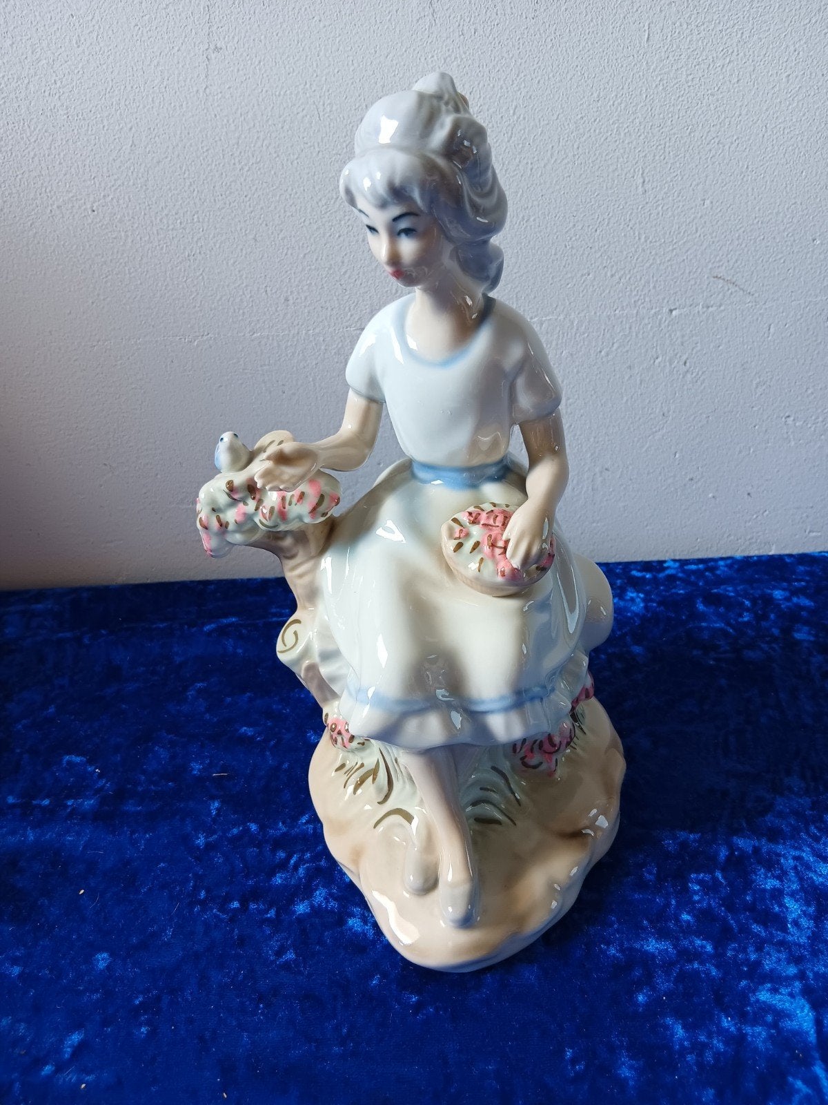 Vintage Sango Beeld Dame met Vogel - Made in Spain, Verzamelen, Beelden en Beeldjes, Gebruikt, Mens, Ophalen of Verzenden