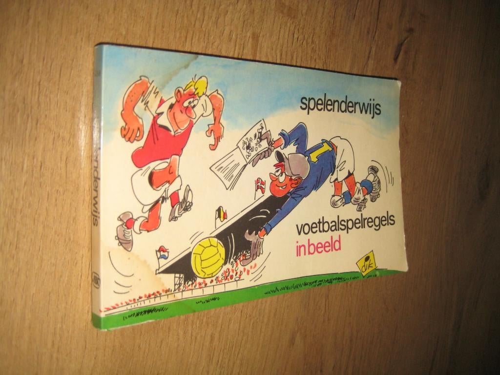 spelenderwijs voetbalspelregels in beeld - dik bruynesteyn, Boeken, Ophalen of Verzenden, Zo goed als nieuw, Balsport