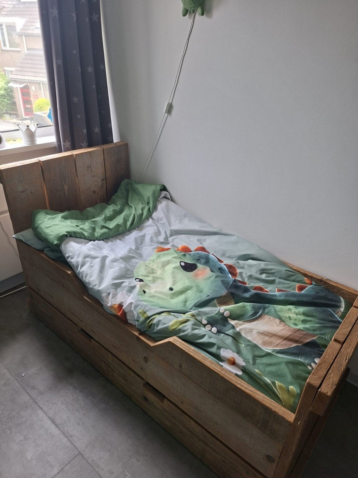 Leuk steigerhouten peuter / kleuter bed met lade, Kinderen en Baby's, Kinderkamer | Bedden, Gebruikt, 70 tot 85 cm, 140 tot 160 cm
