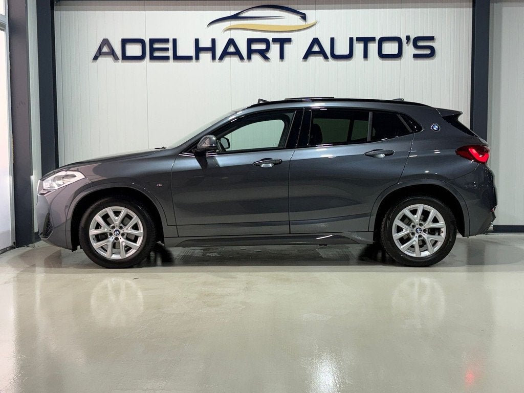 BMW X2 SDrive18i Executive M Sport Automaat / Panorama dak /, Gebruikt, Zwart, Automatische klimaatregeling, Bedrijf