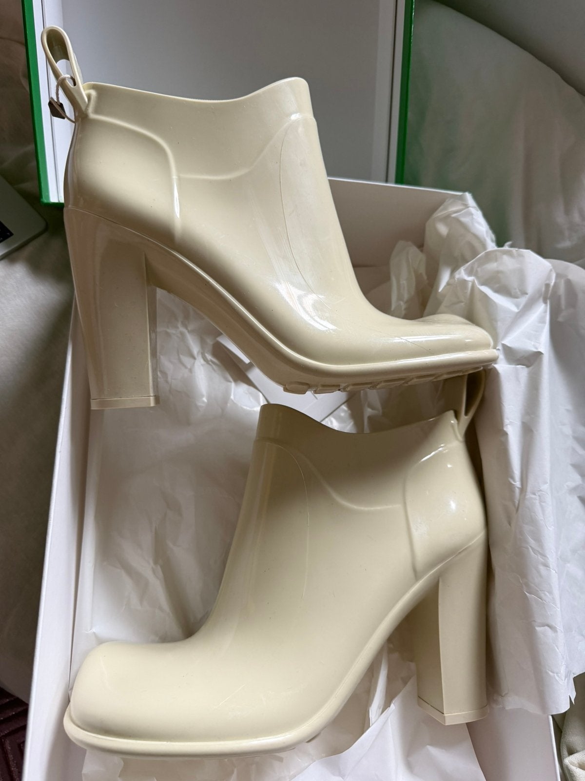 Bottega Veneta Shine regenlaarzen enkellaarsjes wit rubber, Wit, Nieuw, Ophalen of Verzenden, Regenlaarzen