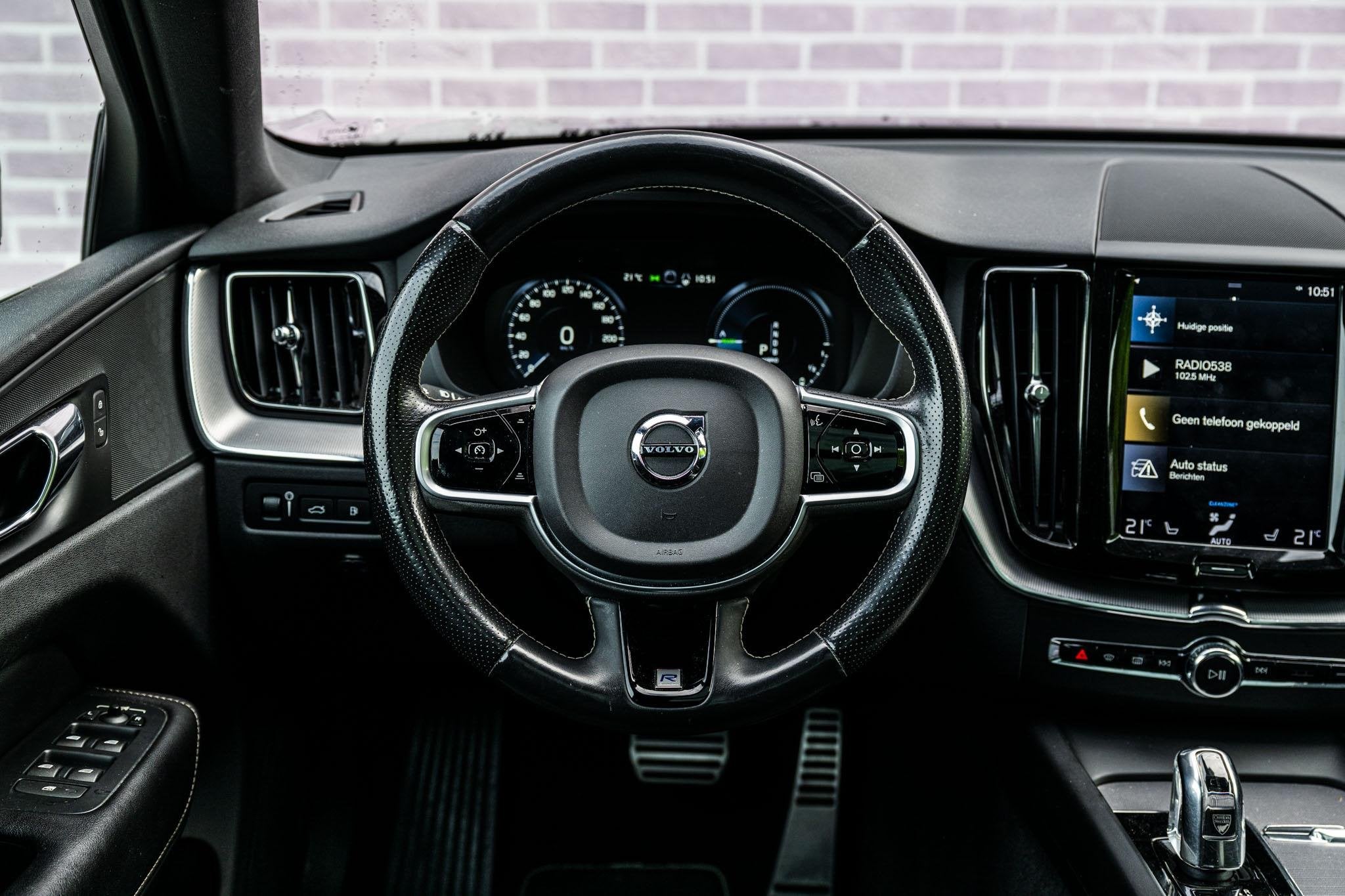 Volvo XC60 2.0 T8 Twin Engine AWD R-Design | Panoramadak | A, Auto's, Gebruikt, Euro 6, 4 cilinders, Plug-in hybride