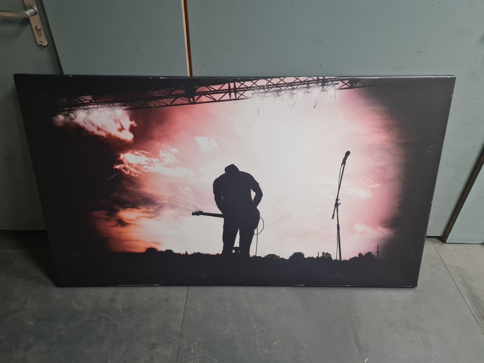 Schilderij 160x90 cm: Optreden Gitarist, Ophalen, Textiel, Op houten frame, Muziek