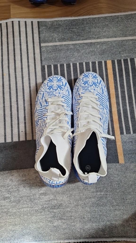 Nieuwe Cristiano Ronaldo Voetbalschoenen Maat 40,5, Sport en Fitness, Voetbal, Ophalen of Verzenden, Nieuw, Schoenen