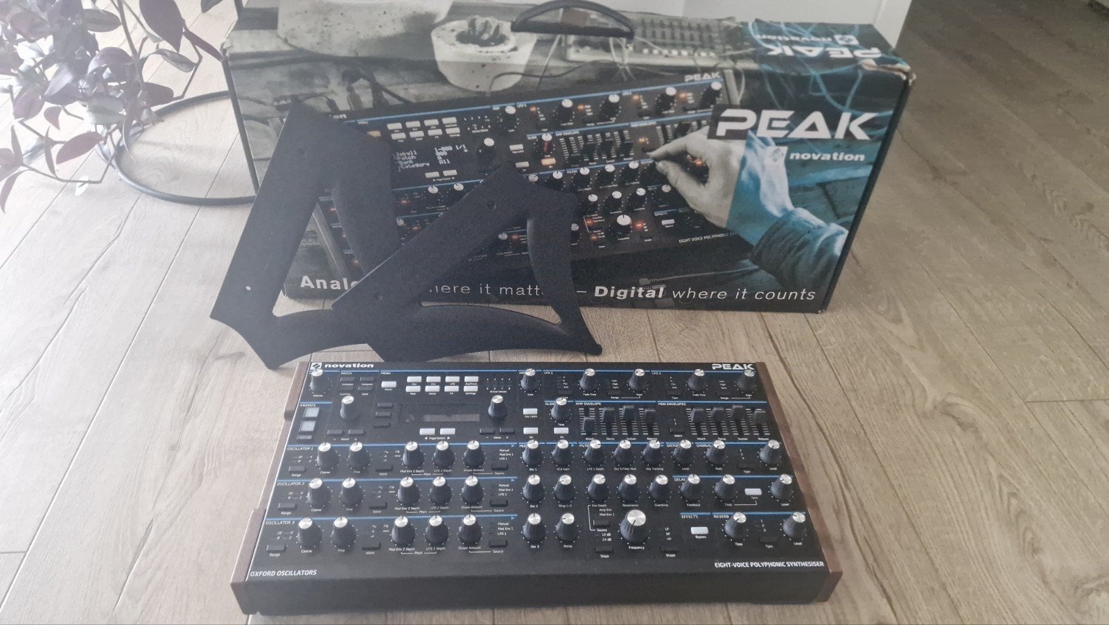 Novation Peak met originele doos en originele metalen stands, Muziek en Instrumenten, Ophalen, Novation, Overige aantallen, Zo goed als nieuw