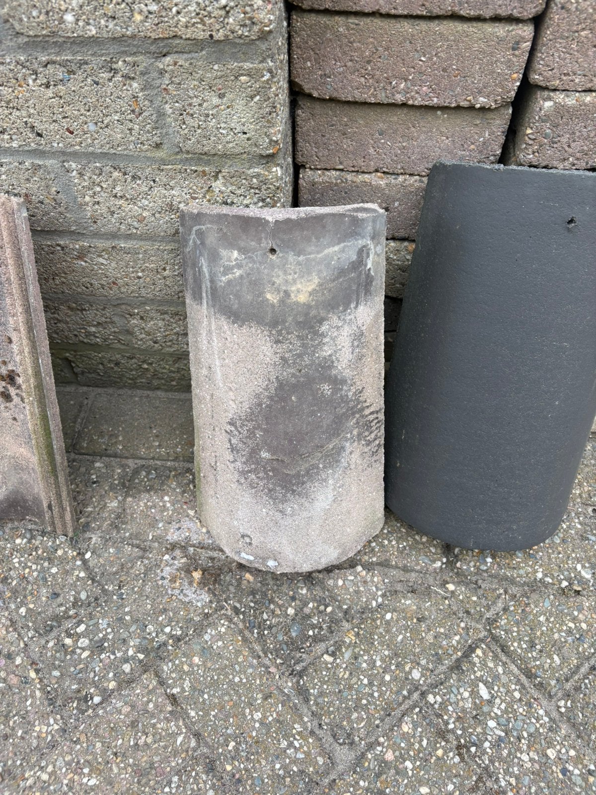Beton pannen en nokpannen en zijkanten, Doe-het-zelf en Verbouw, Dakpannen en Dakbedekking, Ophalen, Gebruikt, Steen of Klei, Zwart